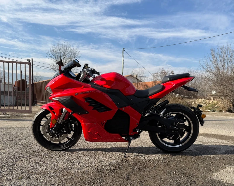 Други Друг Hurricane, снимка 3 - Мотоциклети и мототехника - 52828811