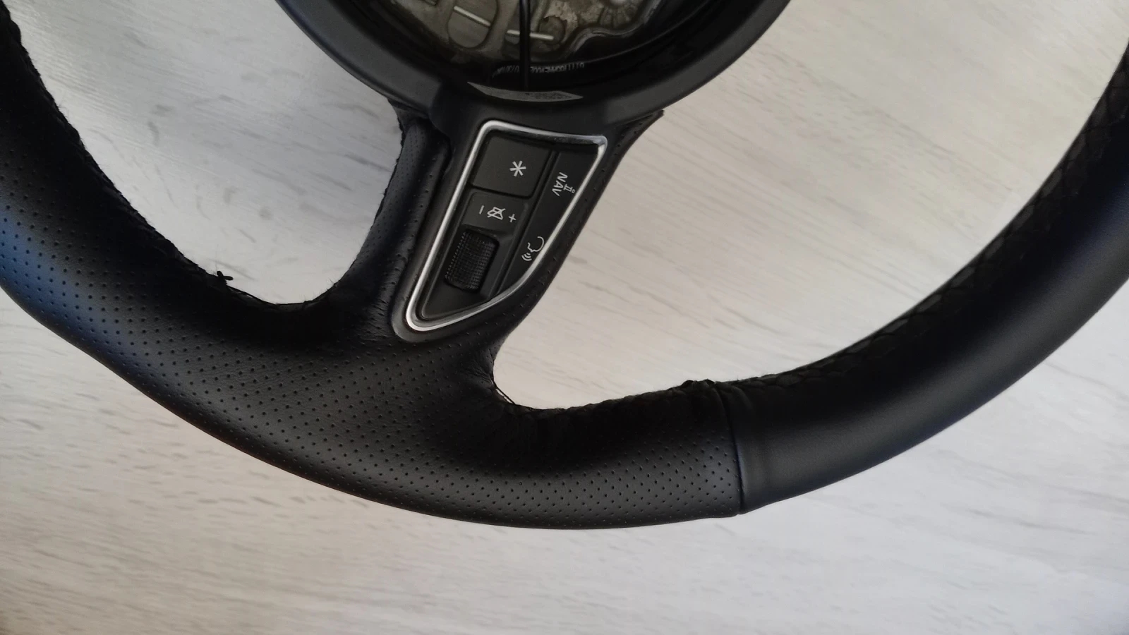 Волан Ауди а7 А6, снимка 3 - Части - 54325005