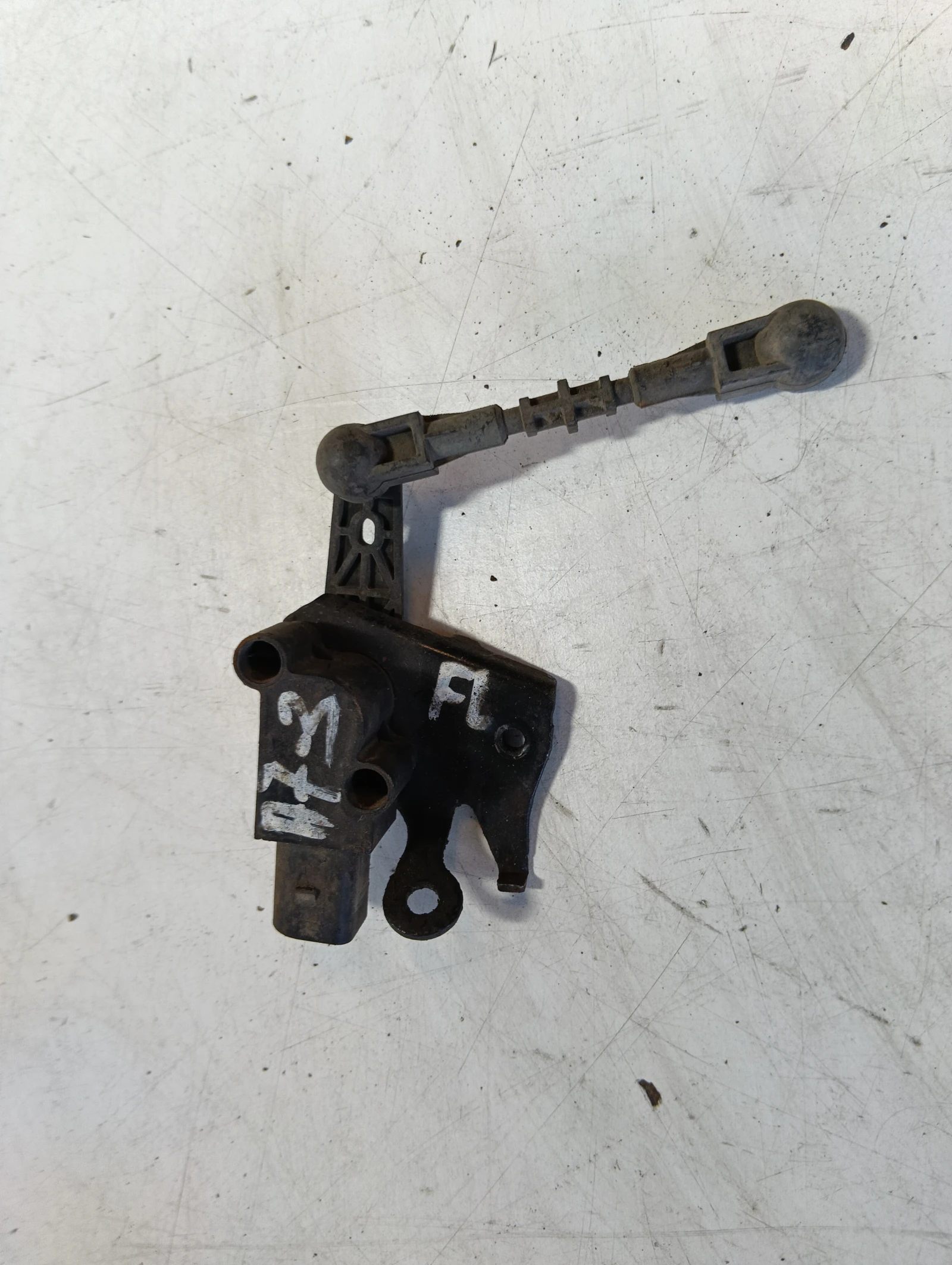 датчик окачване преден ляв 1T0907503B Audi A7