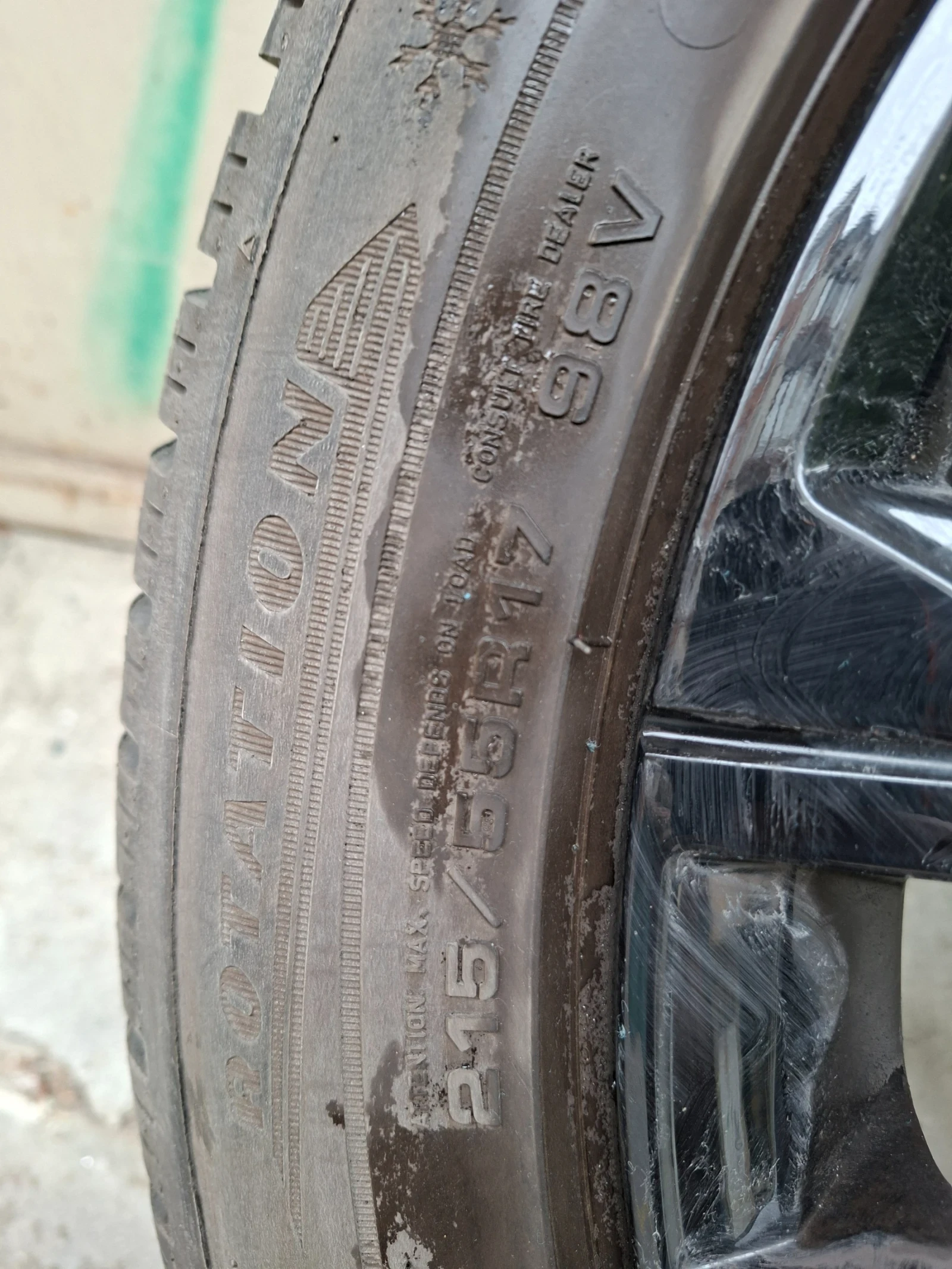 Гуми Зимни 215/55R17, снимка 4 - Гуми и джанти - 54981528