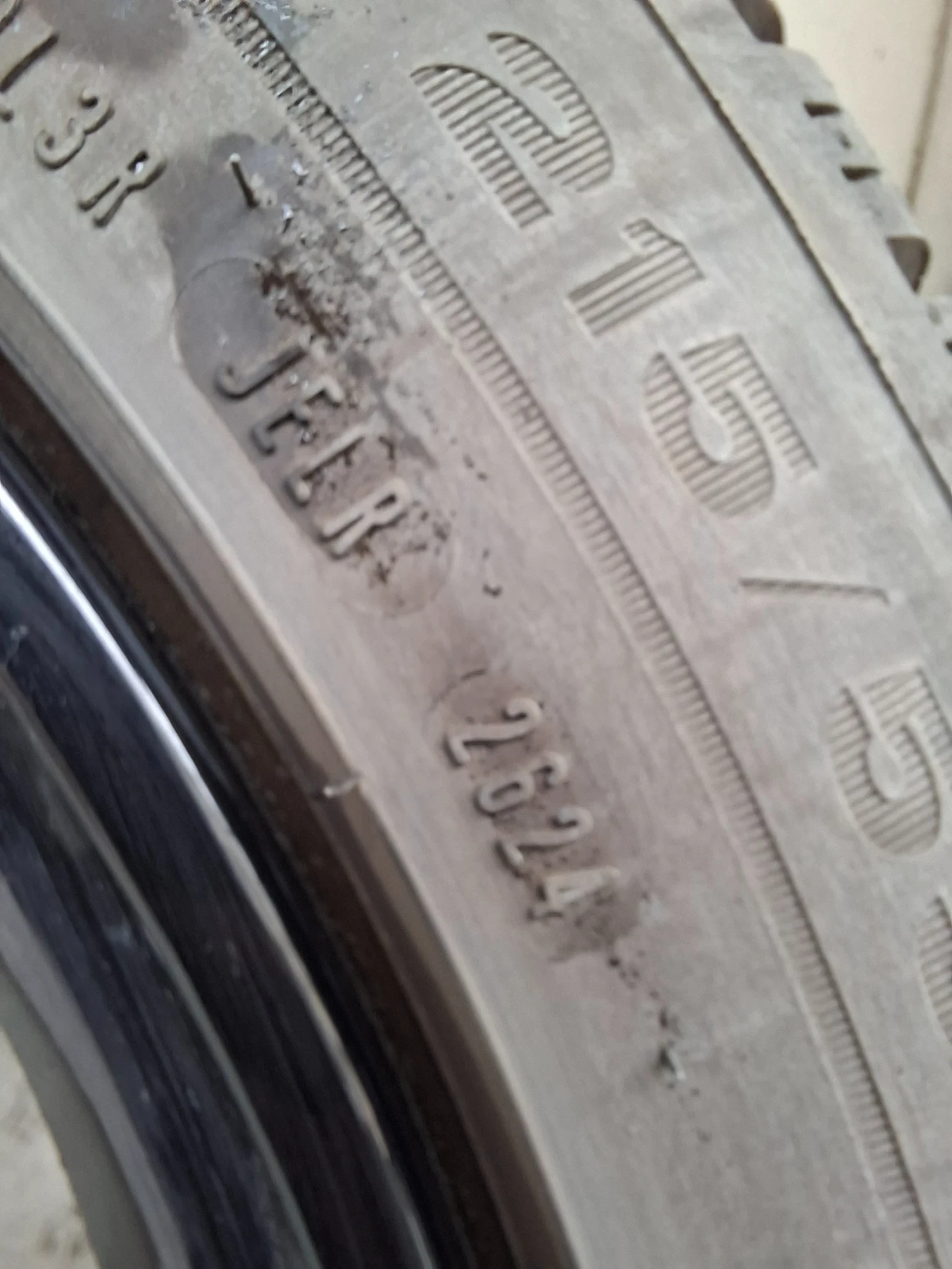 Гуми Зимни 215/55R17, снимка 2 - Гуми и джанти - 54981528
