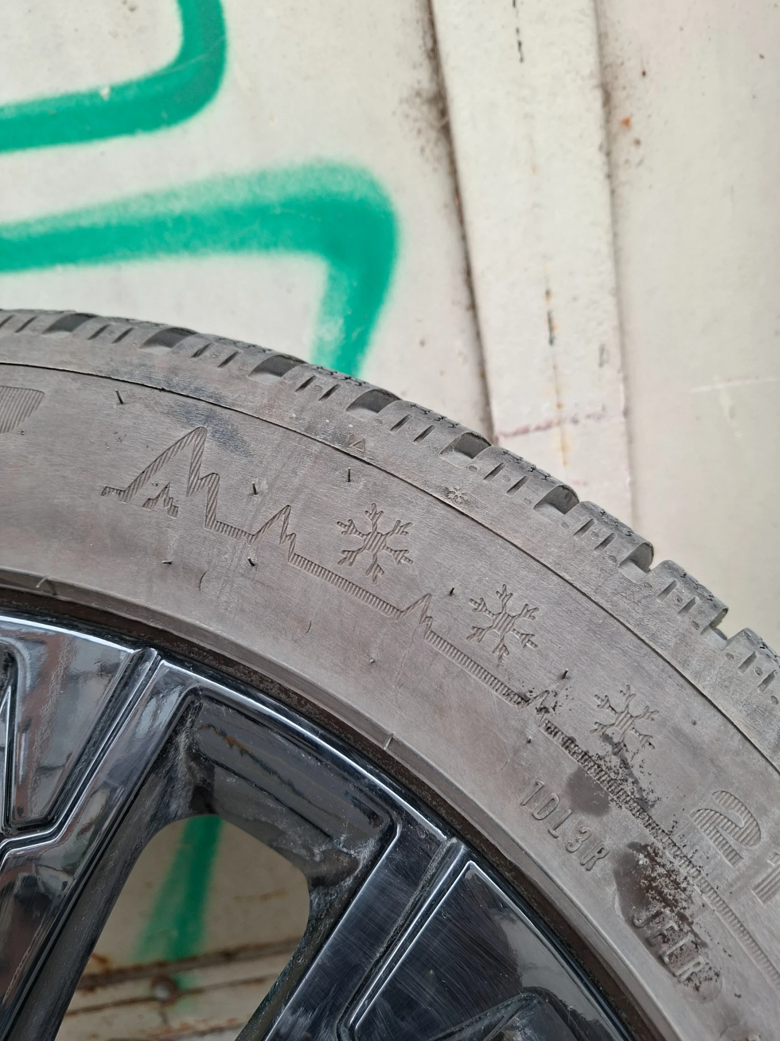 Гуми Зимни 215/55R17, снимка 3 - Гуми и джанти - 54981528