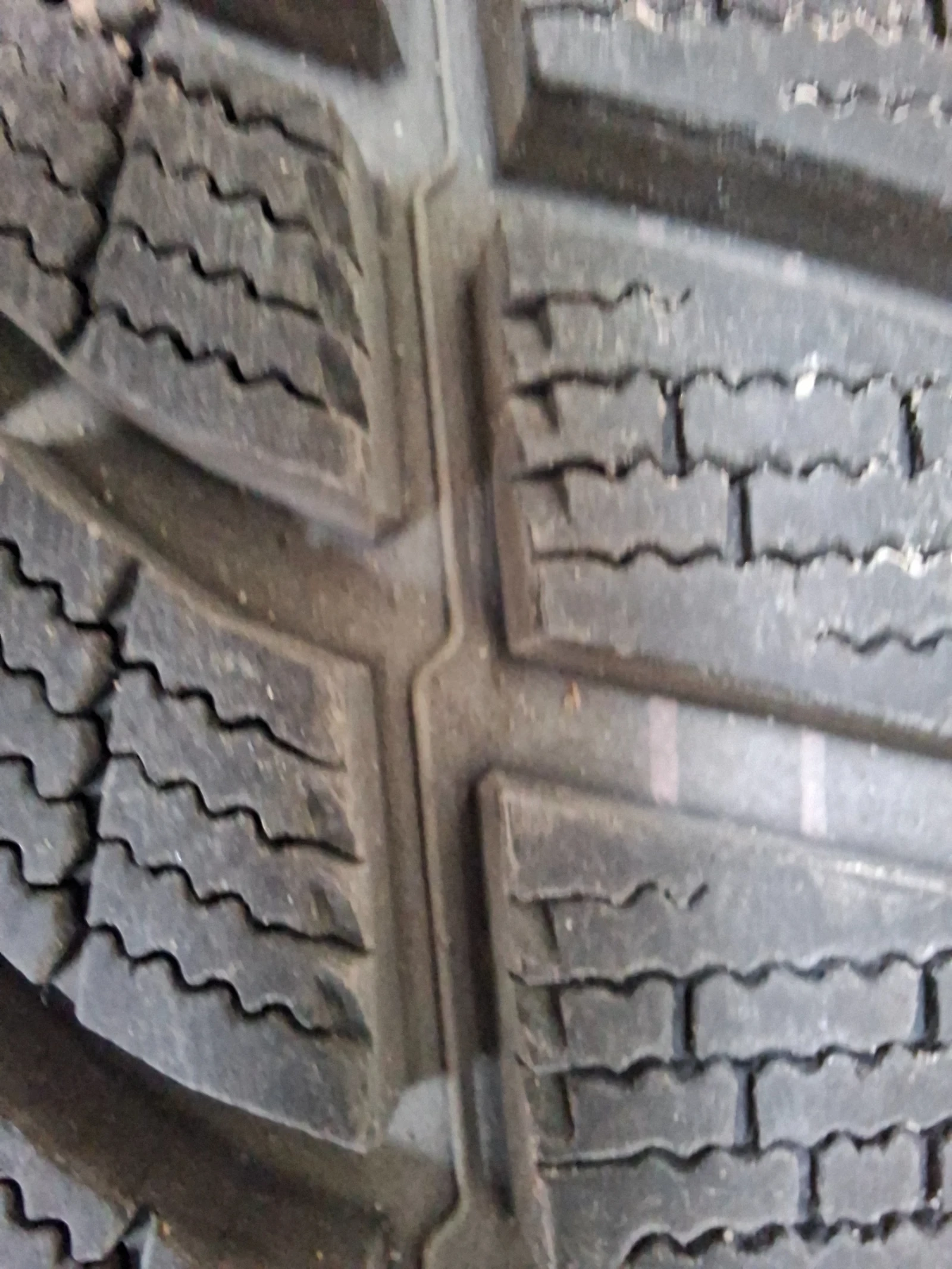 Гуми Зимни 215/55R17, снимка 7 - Гуми и джанти - 54981528
