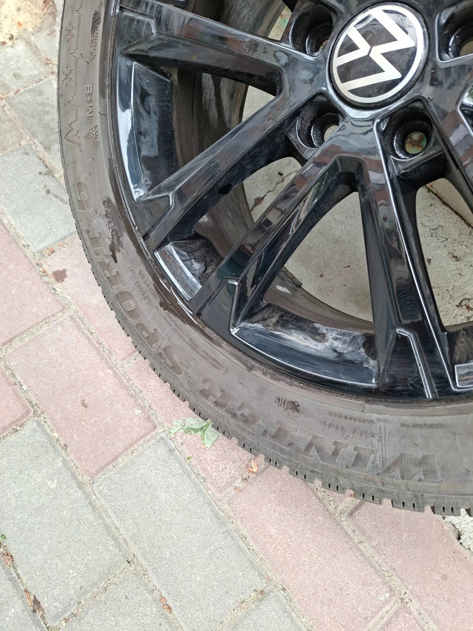 Гуми Зимни 215/55R17, снимка 5 - Гуми и джанти - 54981528