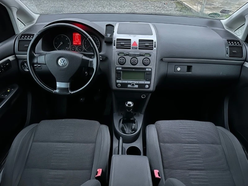 VW Touran 2.0TDI, снимка 10 - Автомобили и джипове - 43399271