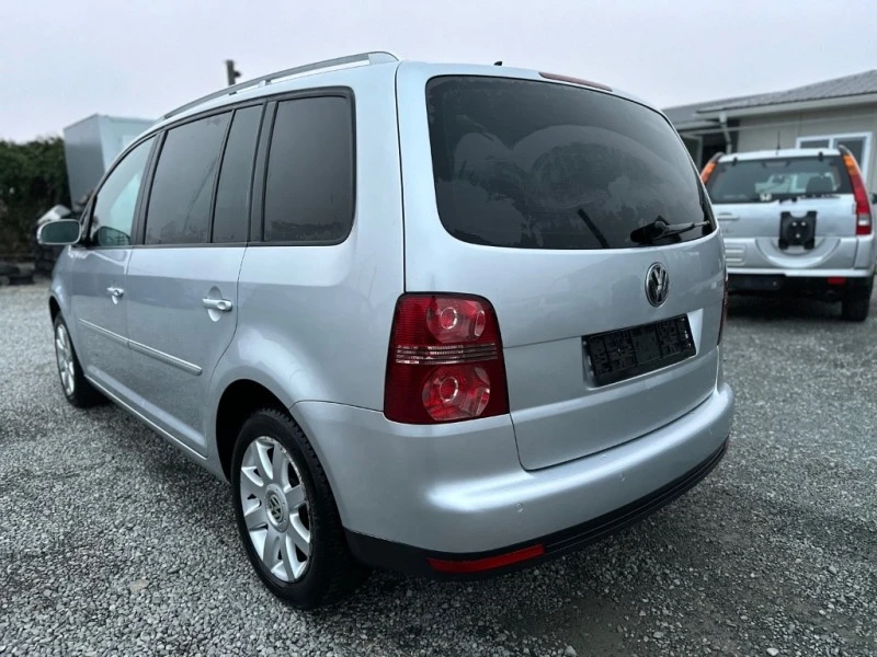 VW Touran 2.0TDI, снимка 5 - Автомобили и джипове - 43399271