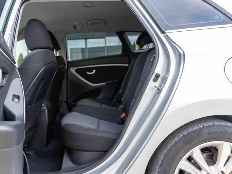 Hyundai I30 1.6 CRDI - 110к.с - АВТОМАТИК - КЛИМАТРОНИК , снимка 12 - Автомобили и джипове - 50450749
