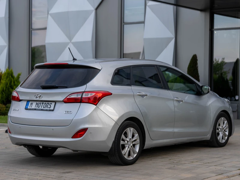 Hyundai I30 1.6 CRDI - 110к.с - АВТОМАТИК - КЛИМАТРОНИК , снимка 8 - Автомобили и джипове - 50450749