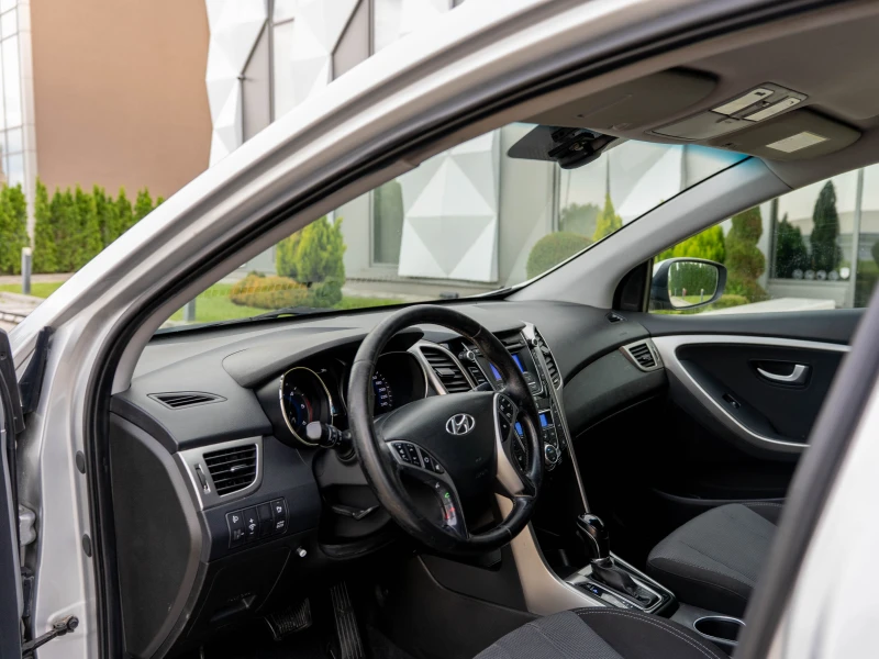 Hyundai I30 1.6 CRDI - 110к.с - АВТОМАТИК - КЛИМАТРОНИК , снимка 9 - Автомобили и джипове - 50450749