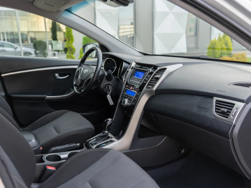 Hyundai I30 1.6 CRDI - 110к.с - АВТОМАТИК - КЛИМАТРОНИК , снимка 11 - Автомобили и джипове - 50450749