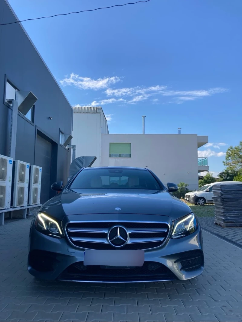 Mercedes-Benz E 300 4Matic/AMG/Серв. ист./2 ключа/Масаж/CarPlay/Пано, снимка 2 - Автомобили и джипове - 52488509