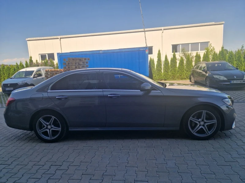 Mercedes-Benz E 300 4Matic/AMG/Серв. ист./2 ключа/Масаж/CarPlay/Пано, снимка 4 - Автомобили и джипове - 52488509