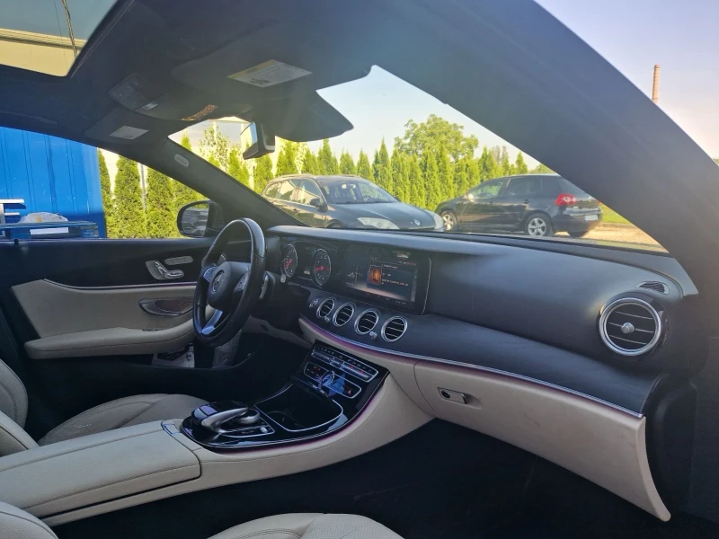 Mercedes-Benz E 300 4Matic/AMG/Серв. ист./2 ключа/Масаж/CarPlay/Пано, снимка 12 - Автомобили и джипове - 52488509