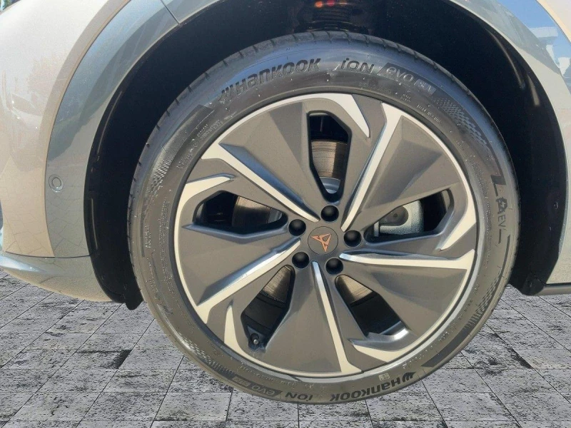 Cupra Tavascan VZ 84kWh AWD MATRIX-LED CAMERA FRONT-ASSIST, снимка 6 - Автомобили и джипове - 51508637