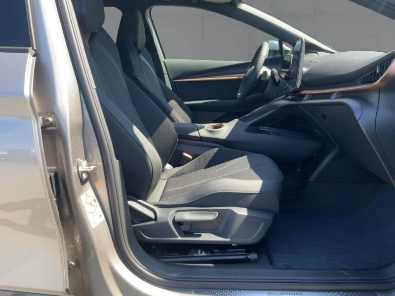 Cupra Tavascan VZ 84kWh AWD MATRIX-LED CAMERA FRONT-ASSIST, снимка 11 - Автомобили и джипове - 51508637