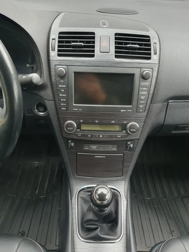 Toyota Avensis Luxury 115.000км, снимка 11 - Автомобили и джипове - 52589621