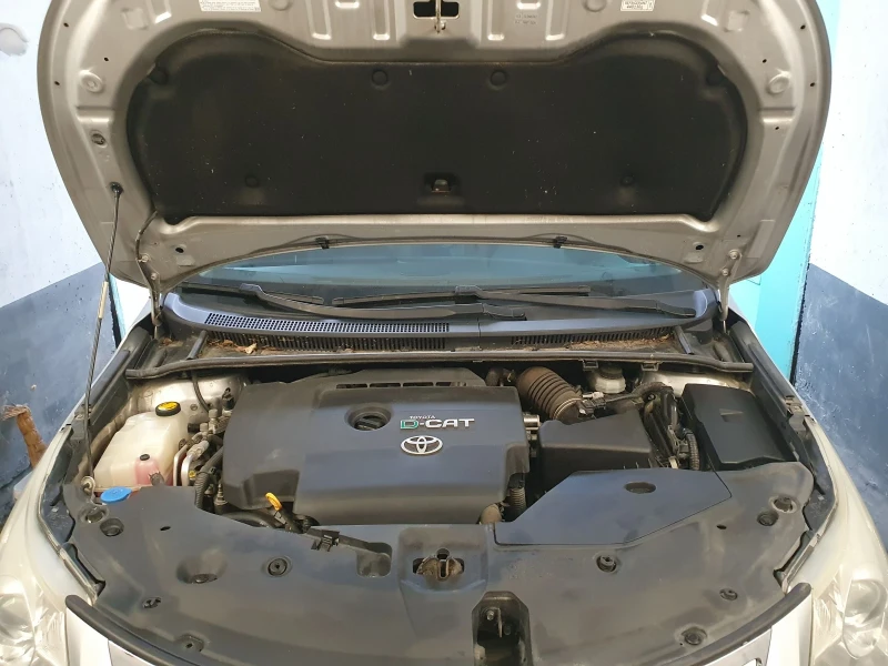 Toyota Avensis Luxury 115.000км, снимка 14 - Автомобили и джипове - 52589621
