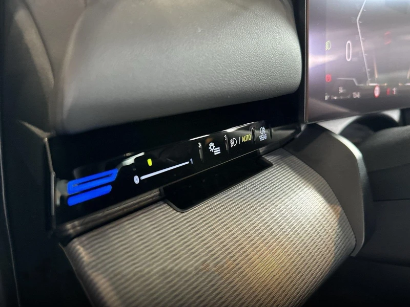 BMW 520 d/ M-SPORT/ LED/ CAMERA/ KEYLESS/, снимка 9 - Автомобили и джипове - 52611007