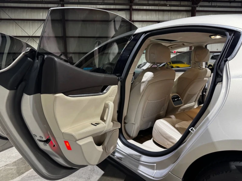 Maserati Ghibli * CARFAX * БЕЗ ПЪРВОНАЧАЛНА ВНОСКА, снимка 14 - Автомобили и джипове - 52816320