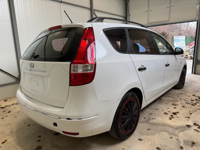 Hyundai I30 1.6 CRDI, снимка 4 - Автомобили и джипове - 52996926