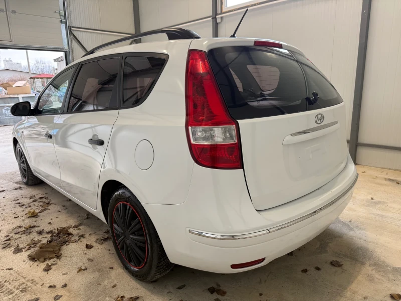 Hyundai I30 1.6 CRDI, снимка 5 - Автомобили и джипове - 52996926