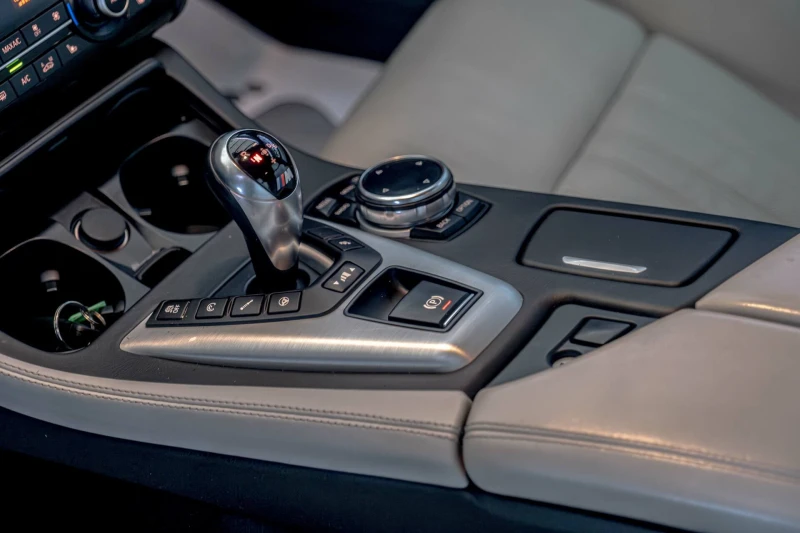 BMW M5 4.4 V8/Камера/Harman Kardon/Обдухване/Карбон/Soft , снимка 13 - Автомобили и джипове - 53580594