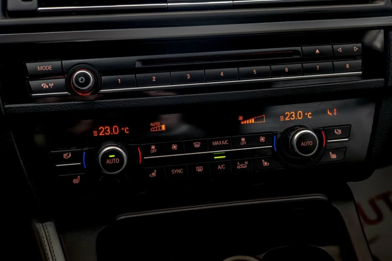 BMW M5 4.4 V8/Камера/Harman Kardon/Обдухване/Карбон/Soft , снимка 15 - Автомобили и джипове - 53580594