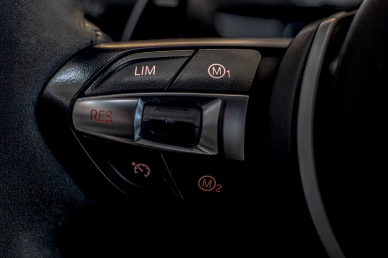 BMW M5 4.4 V8/Камера/Harman Kardon/Обдухване/Карбон/Soft , снимка 16 - Автомобили и джипове - 53580594