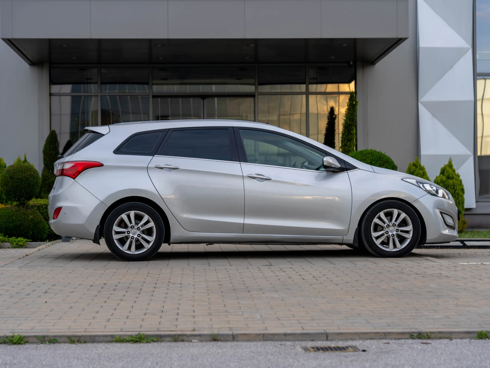 Hyundai I30 1.6 CRDI - 110к.с - АВТОМАТИК - КЛИМАТРОНИК  - изображение 4