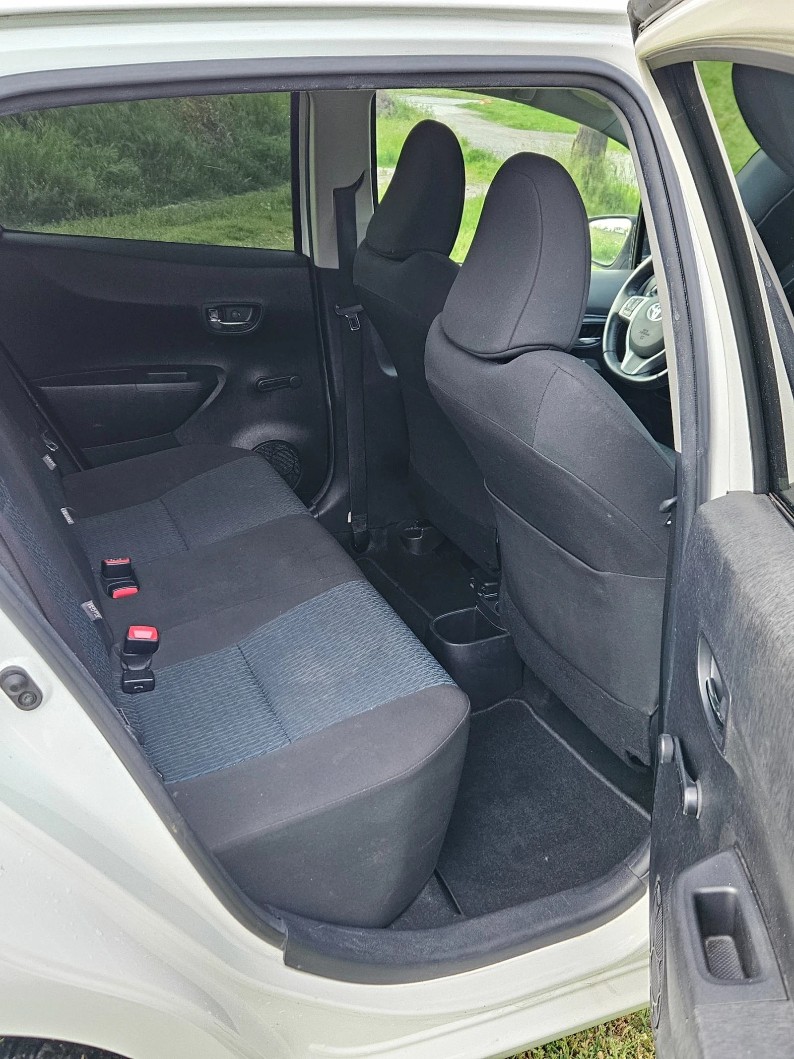 Toyota Yaris 1.3  VVT EURO 5 , снимка 11 - Автомобили и джипове - 53334897