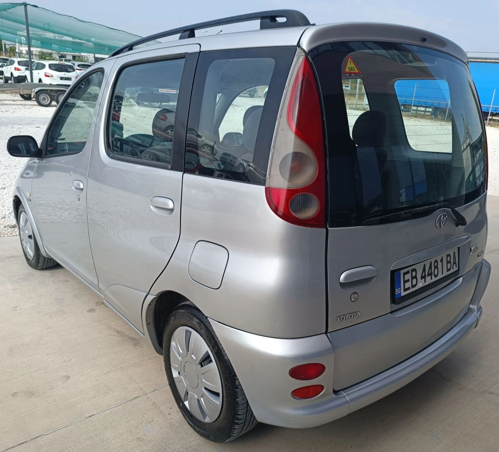 Toyota Yaris verso 1.3 VVTI ГАЗ - изображение 6