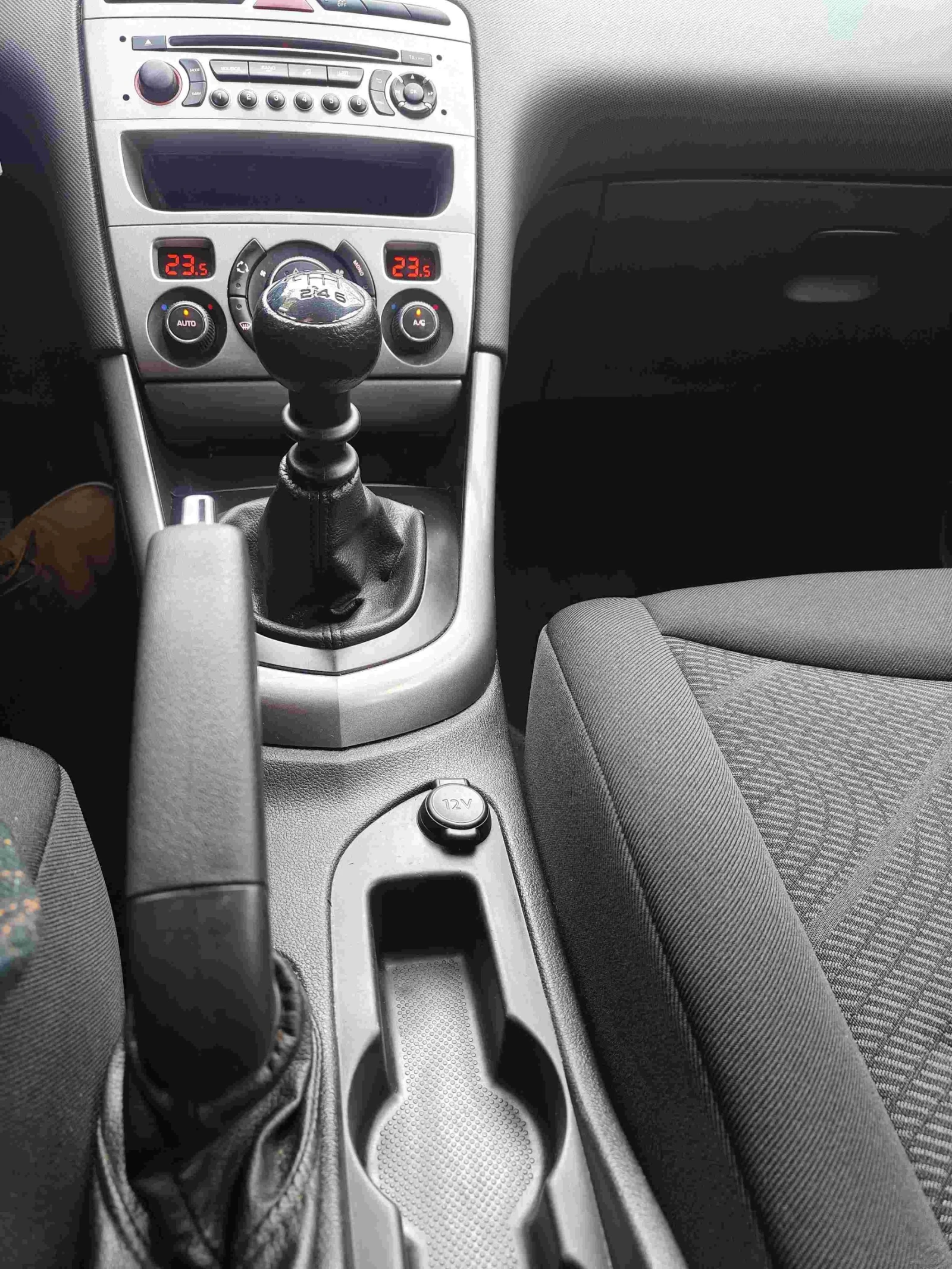 Peugeot 308 Phase II 2011, снимка 6 - Автомобили и джипове - 53744727