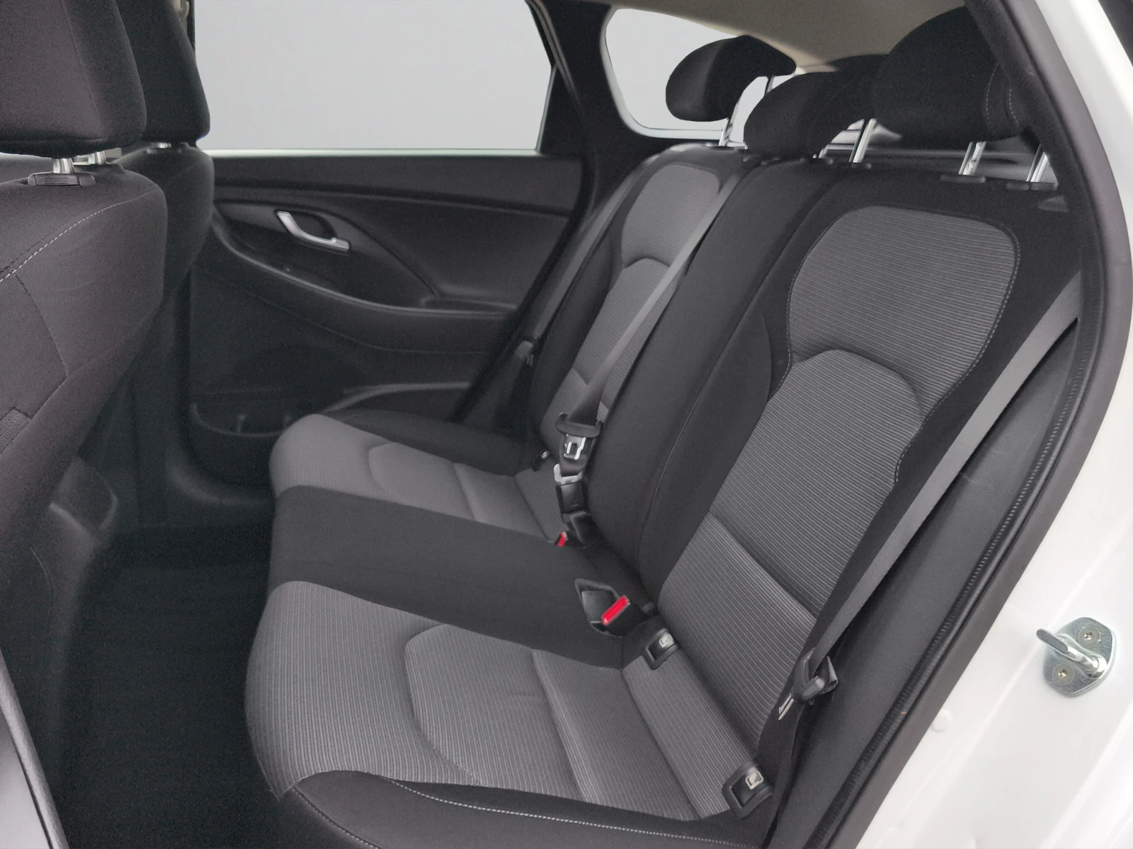 Hyundai I30 1.5DPi 110hp MT6 E6 // 2110R07 | Mobile.bg � ����������� 12