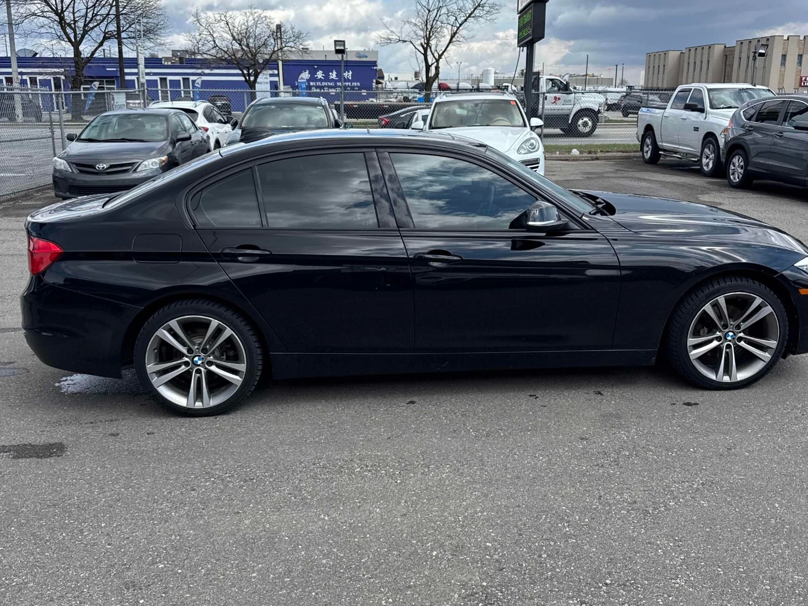 BMW 320 xDrive* АвтоКредит* (ЦЕНА ДО БГ), снимка 3 - Автомобили и джипове - 54217691