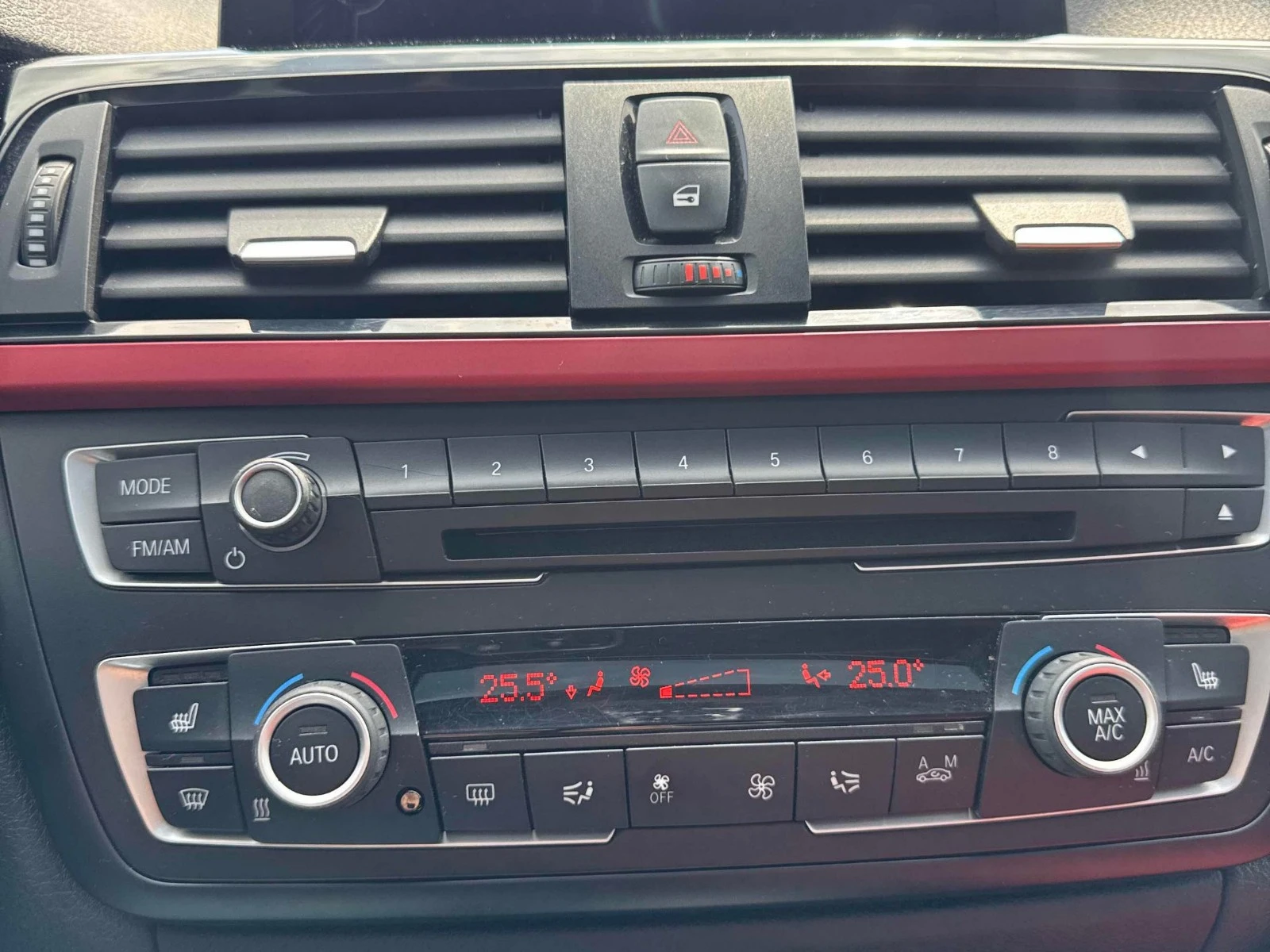 BMW 320 xDrive* АвтоКредит* (ЦЕНА ДО БГ), снимка 12 - Автомобили и джипове - 54217691