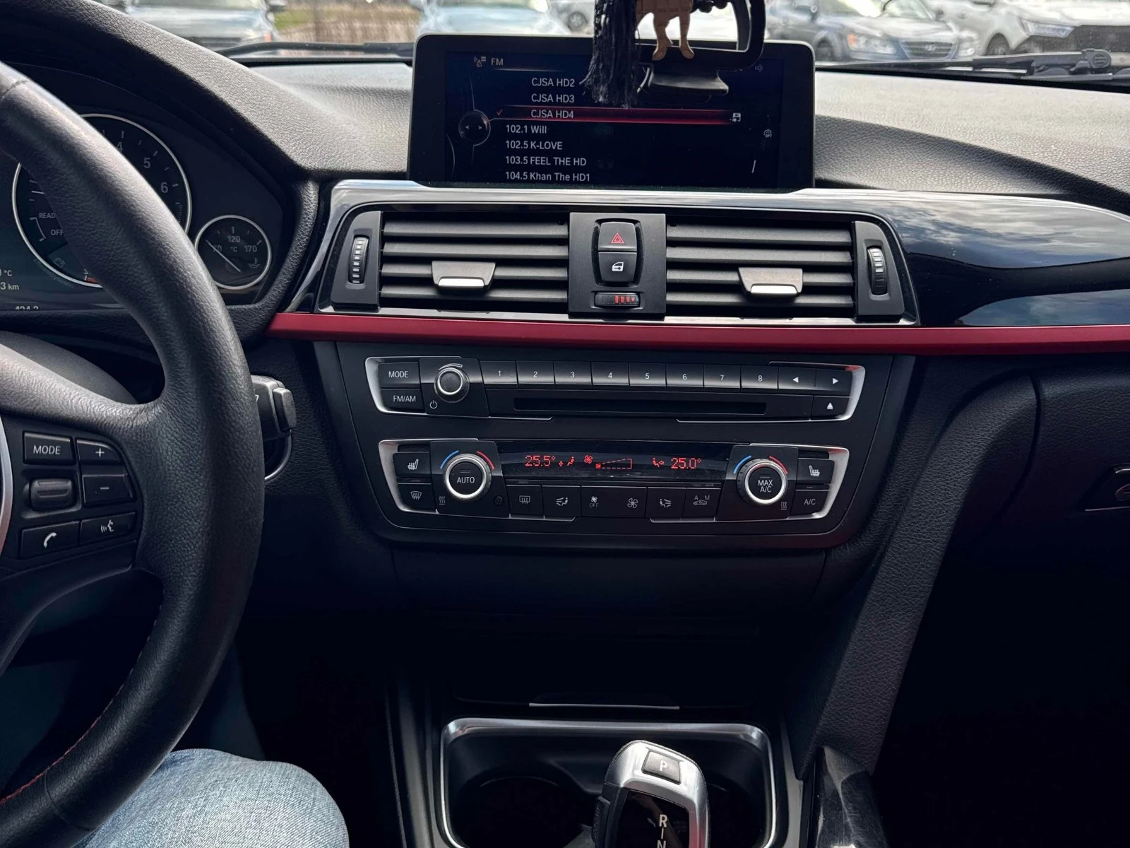 BMW 320 xDrive* АвтоКредит* (ЦЕНА ДО БГ), снимка 8 - Автомобили и джипове - 54217691