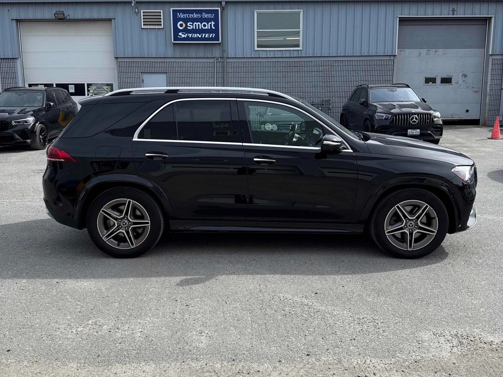 Mercedes-Benz GLE 450 Amg-pack* Back cam* Pano* Burmester* Обдухване* , снимка 4 - Автомобили и джипове - 54428489