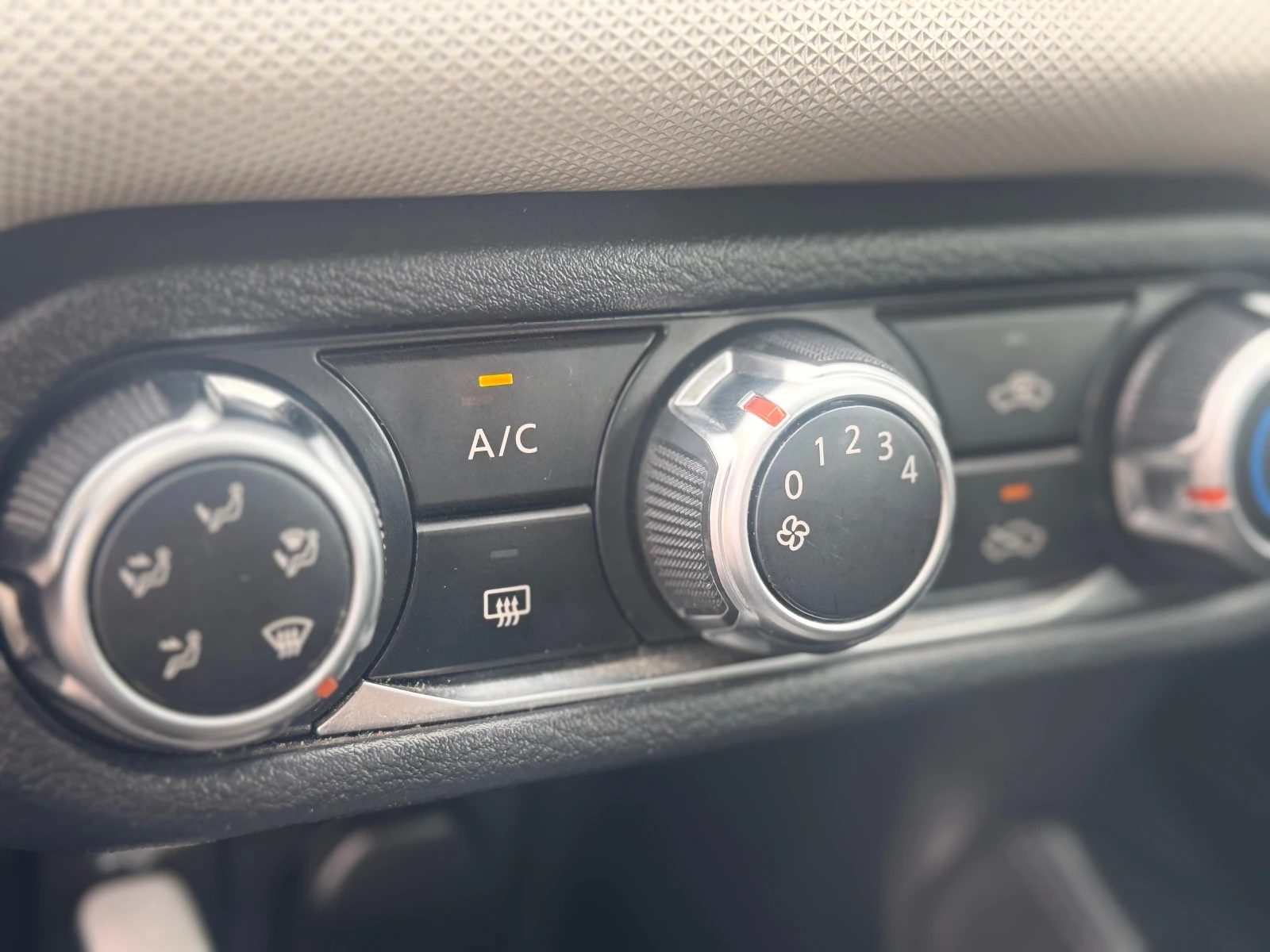 Nissan Micra 1.0I, снимка 12 - Автомобили и джипове - 54478925