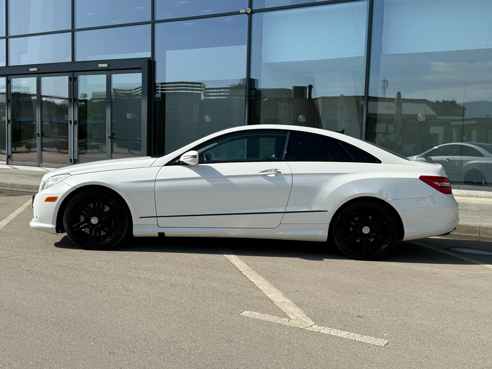 Mercedes-Benz E 500 6 МЕСЕЦА ГАРАНЦИЯ/388к.с. AMG Pack/Газов инжекцион, снимка 2 - Автомобили и джипове - 54747042