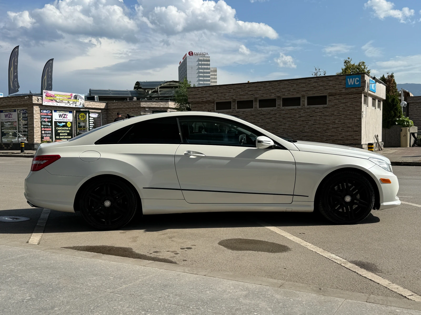 Mercedes-Benz E 500 6 МЕСЕЦА ГАРАНЦИЯ/388к.с. AMG Pack/Газов инжекцион, снимка 5 - Автомобили и джипове - 54747042