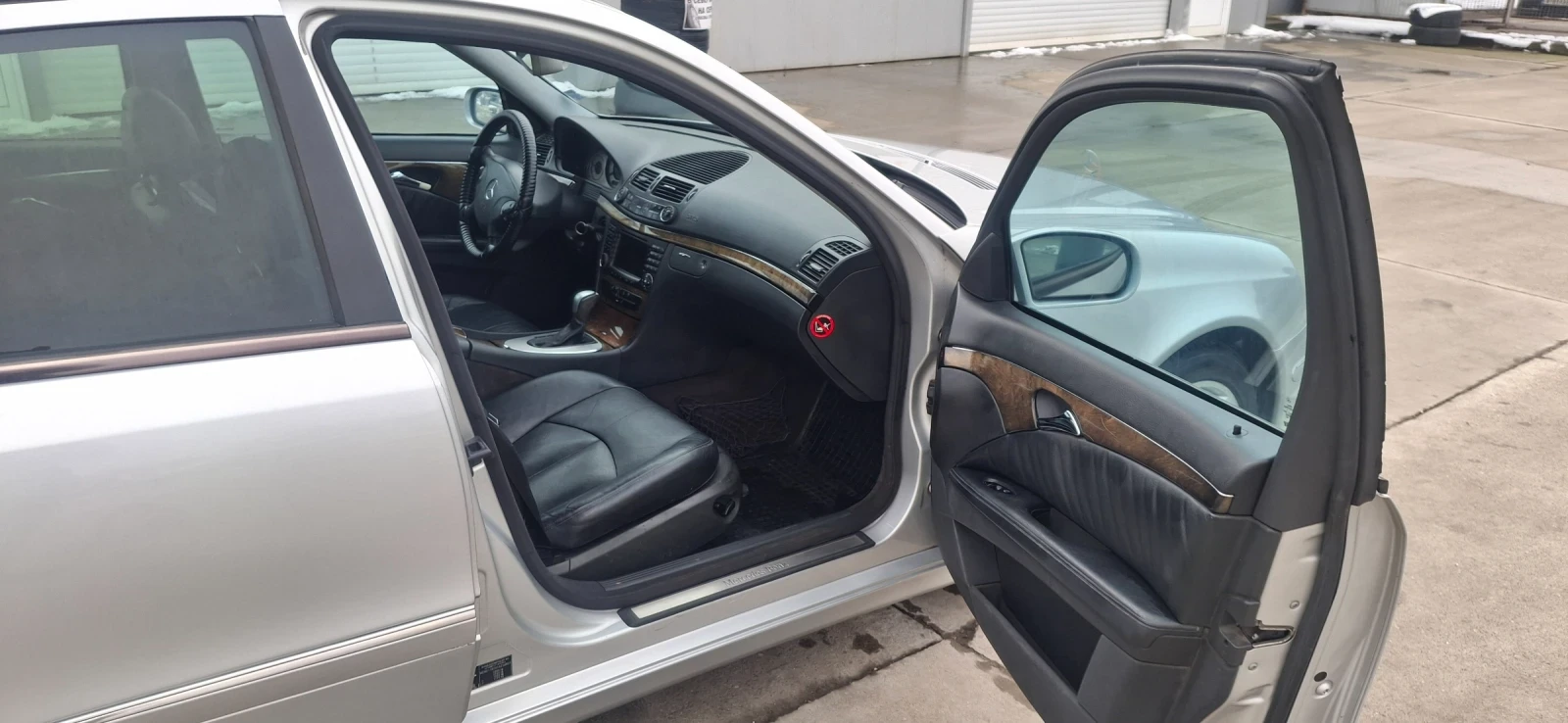 Mercedes-Benz E 270 Авангард, снимка 7 - Автомобили и джипове - 54912077