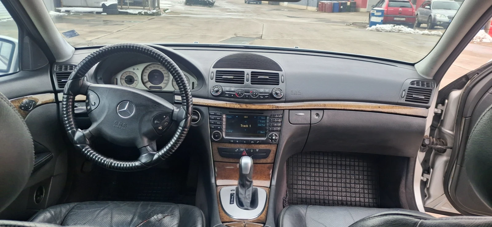 Mercedes-Benz E 270 Авангард, снимка 12 - Автомобили и джипове - 54912077