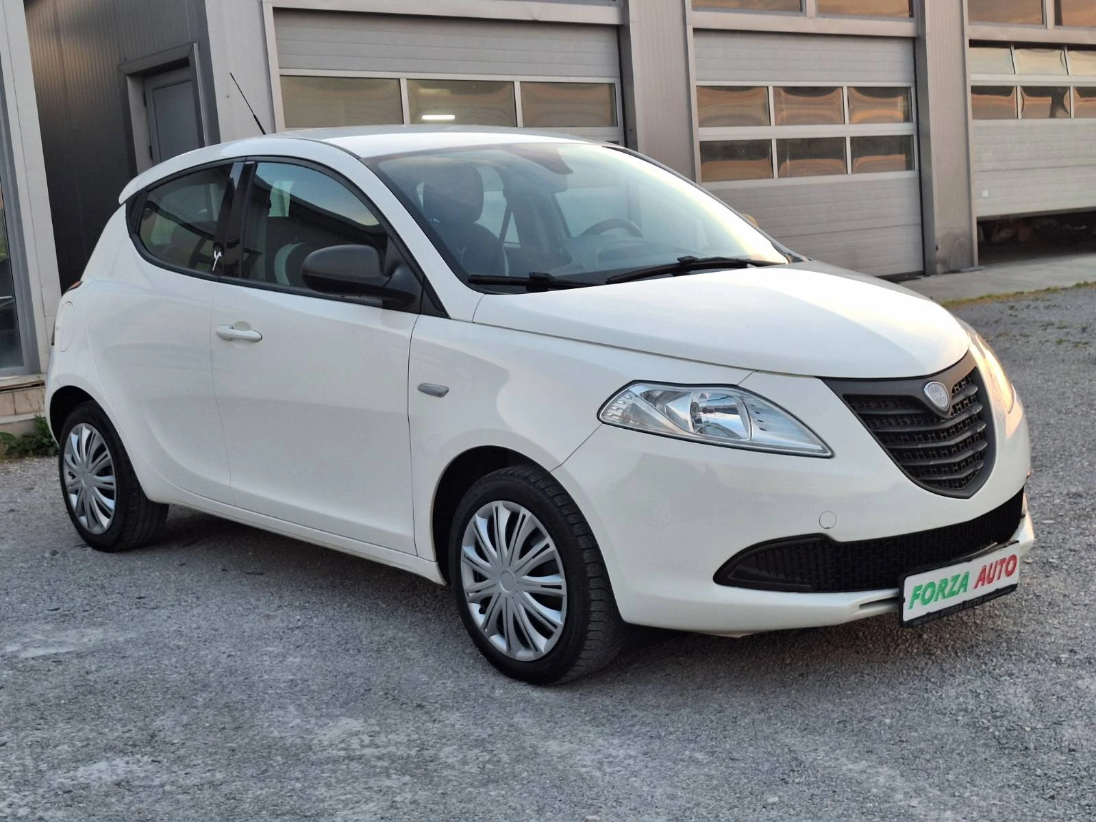 Lancia Ypsilon 1.2I-EURO 6, снимка 7 - Автомобили и джипове - 55092819