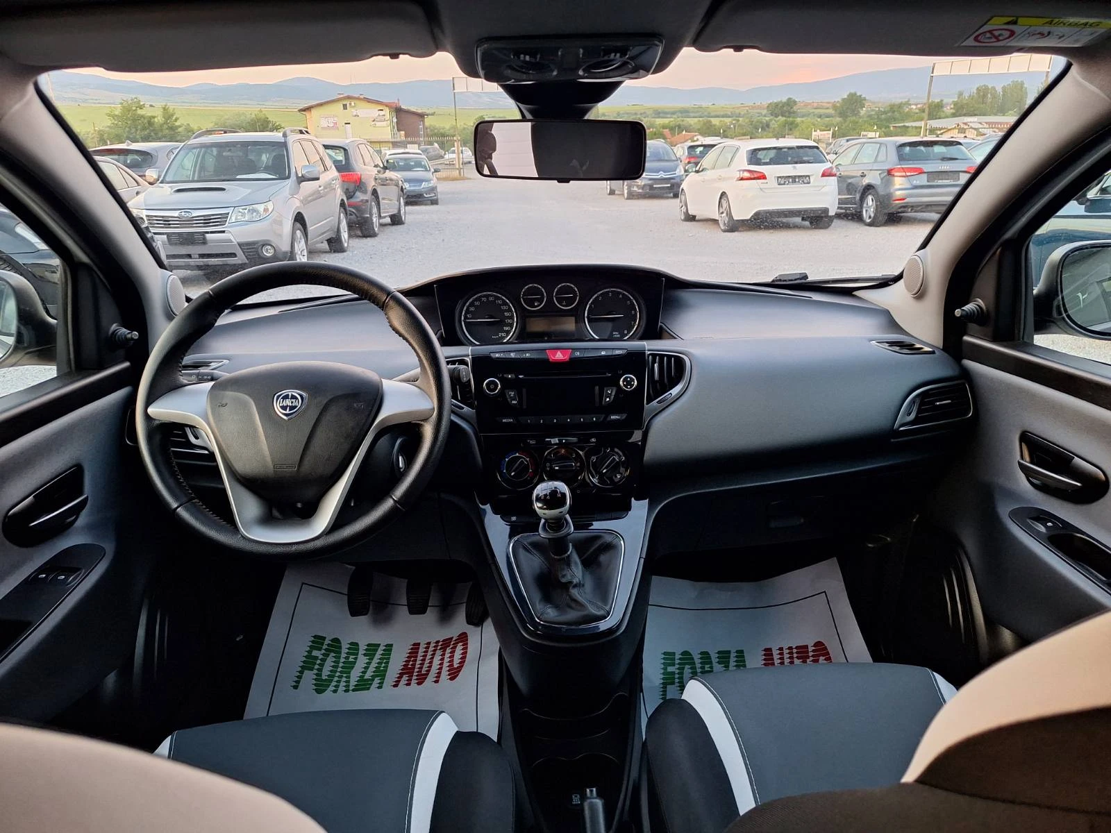 Lancia Ypsilon 1.2I-EURO 6, снимка 10 - Автомобили и джипове - 55092819
