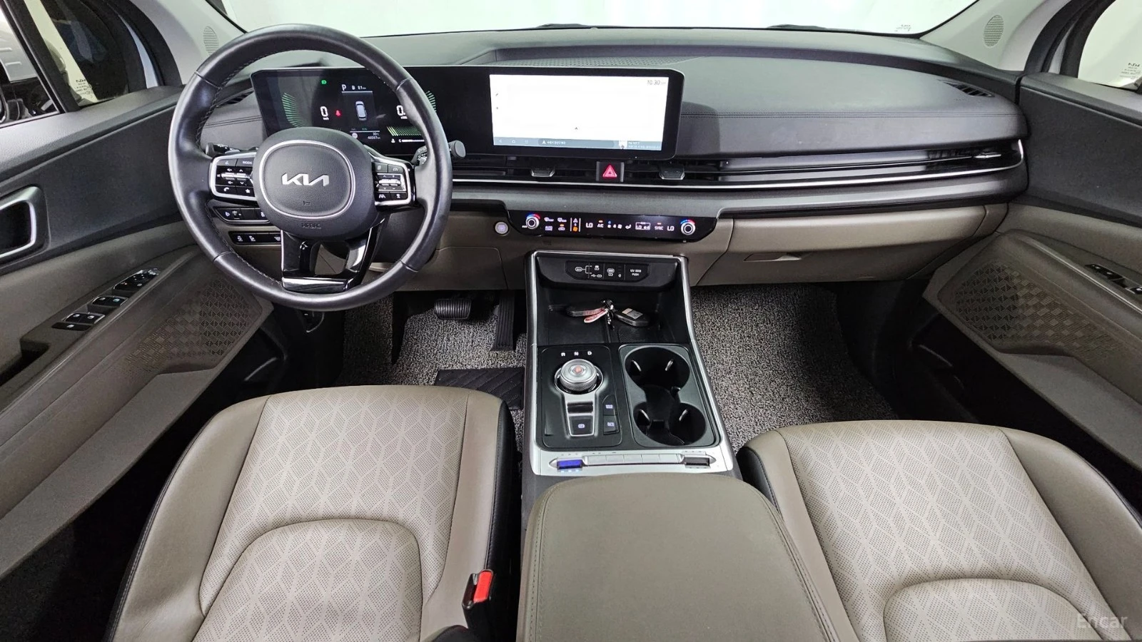 Kia Carnival 3.5* PRESTIGE* ПОДГРЕВ* ОБДУХВАНЕ* КАМЕРА* КОЖА* , снимка 6 - Автомобили и джипове - 55491622