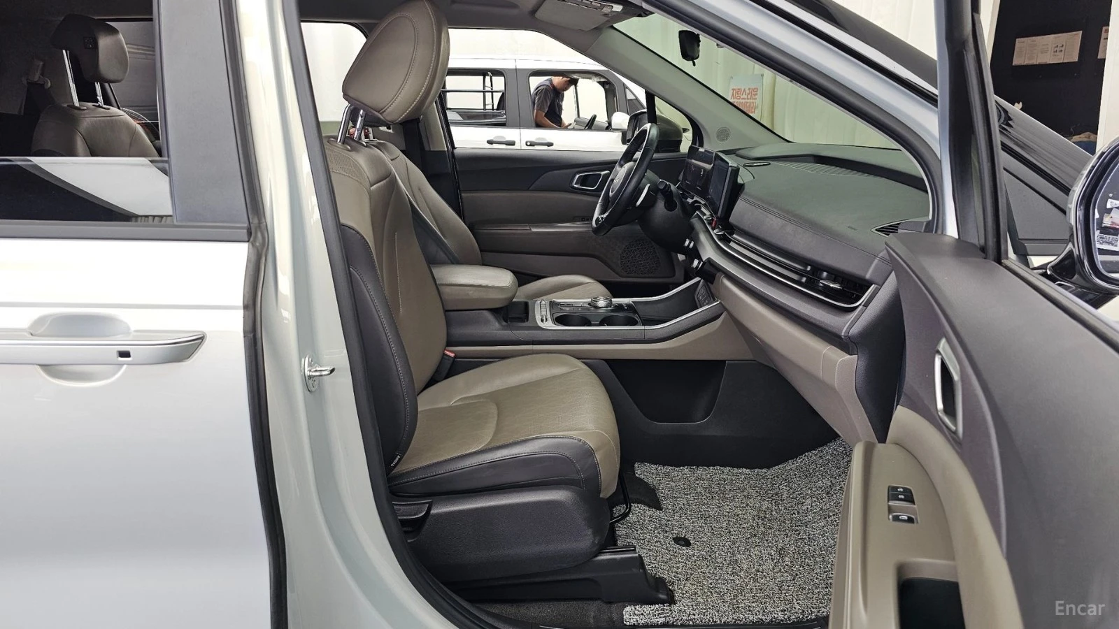Kia Carnival 3.5* PRESTIGE* ПОДГРЕВ* ОБДУХВАНЕ* КАМЕРА* КОЖА* , снимка 10 - Автомобили и джипове - 55491622