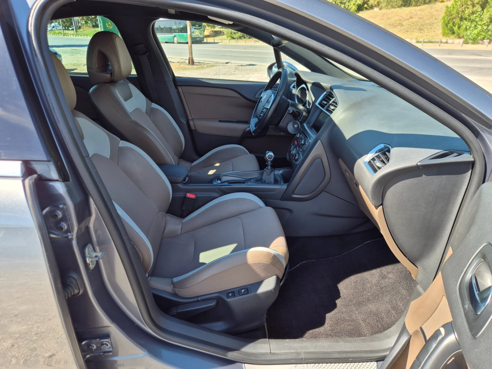 Citroen DS4 1.6HDI 110кс, снимка 9 - Автомобили и джипове - 56136166