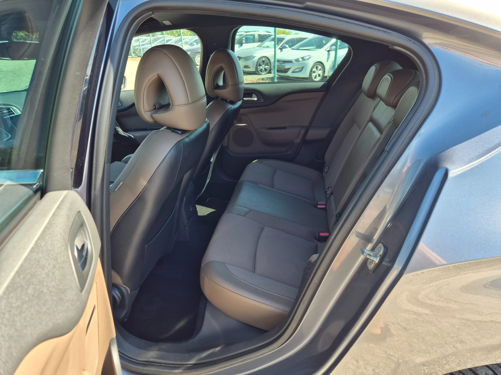 Citroen DS4 1.6HDI 110кс, снимка 12 - Автомобили и джипове - 56136166