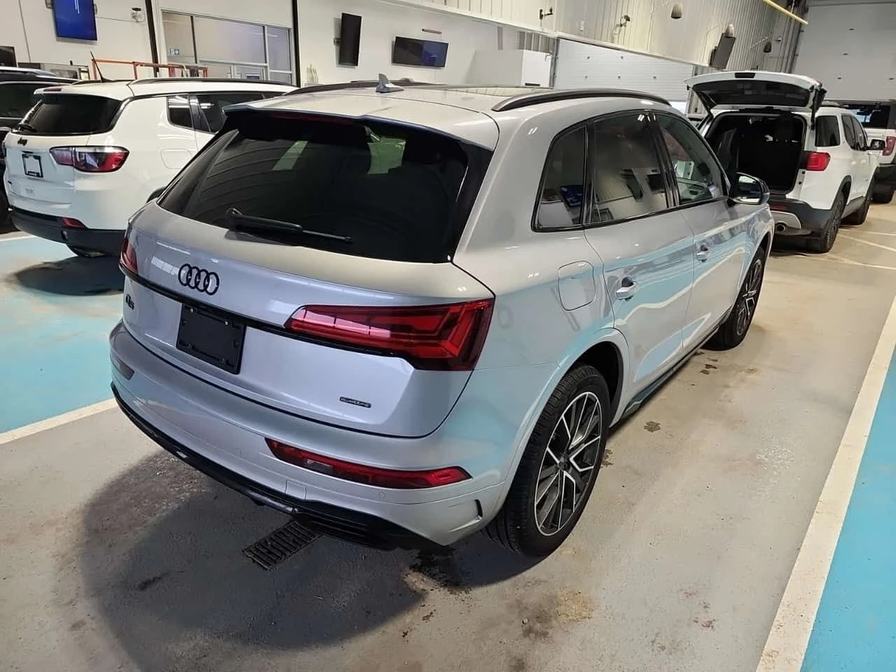 Audi Q5 PROGRESSIV| AMBIENT PANORAMA| 2 КЛЮЧА | CARFAX | , снимка 3 - Автомобили и джипове - 53894429