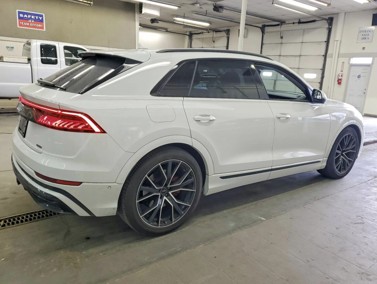 Audi Q8 АВТОКРЕДИТ, снимка 3 - Автомобили и джипове - 54356632